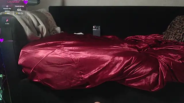 Julieibix online show from April 2026 06:12:01 PM