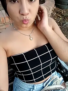 Snapshot of Ailen-cute chatting on February 2026 09:51:01 PM Ailen-cute online show from February 2026 09:51:01 PM