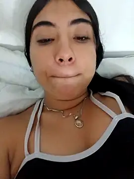 Snapshot of Ailen-cute chatting on February 2026 03:41:02 PM Ailen-cute online show from February 2026 03:41:02 PM