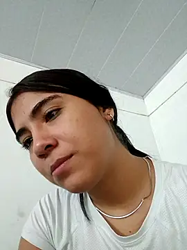 Snapshot of Ailen-cute chatting on February 2026 03:32:02 PM Ailen-cute online show from February 2026 03:32:02 PM