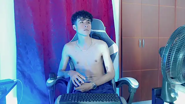 Snapshot of Johnny_cagee_ chatting on February 2026 01:10:02 AM Johnny cagee online show from February 2026 01:10:02 AM