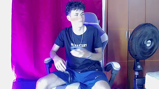 Snapshot of Johnny_cagee_ chatting on February 2026 11:42:02 PM Johnny cagee online show from February 2026 11:42:02 PM