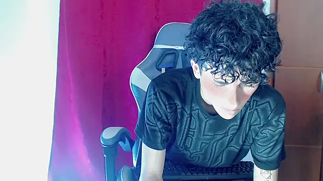 Snapshot of Johnny_cagee_ chatting on February 2026 11:22:01 PM Johnny cagee online show from February 2026 11:22:01 PM