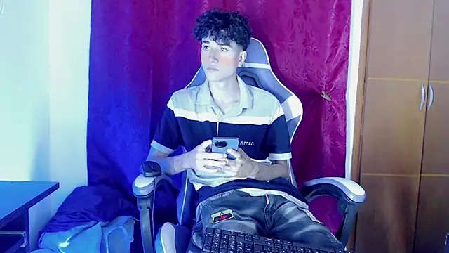 Snapshot of Johnny_cagee_ chatting on February 2026 12:01:01 AM Johnny cagee online show from February 2026 12:01:01 AM