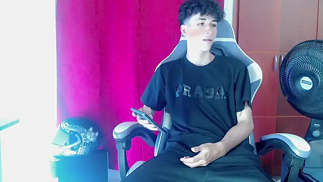 Snapshot of Johnny_cagee_ chatting on February 2026 12:41:02 AM Johnny cagee online show from February 2026 12:41:02 AM