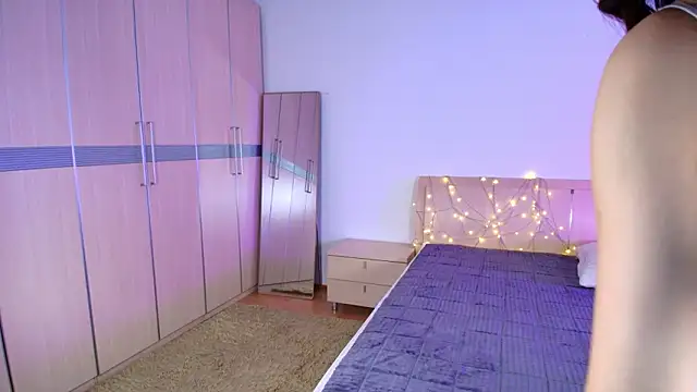 laumalove online show from March 2026 05:21:02 AM