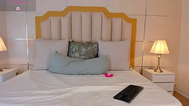 Snapshot of Crystal_Rose__ chatting on March 2026 11:39:02 AM Crystal Rose online show from March 2026 11:39:02 AM