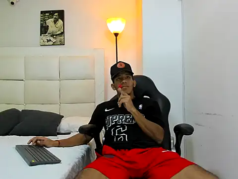 Snapshot of ricky_spensar23cm_ chatting on February 2026 02:12:02 AM ricky spensar23cm online show from February 2026 02:12:02 AM