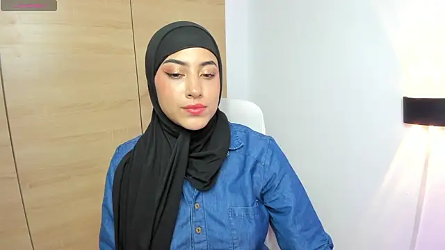 Snapshot of LAY_LA_ chatting on February 2026 10:06:01 PM LAY LA online show from February 2026 10:06:01 PM