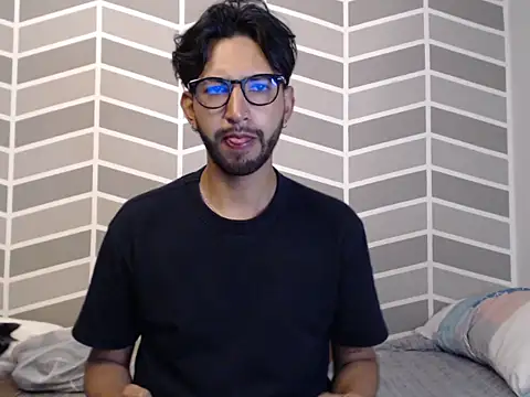 thomass1018 online show from June 2026 11:54:01 PM
