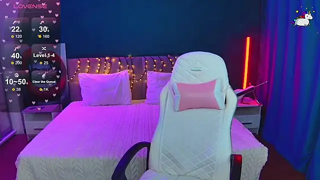 Snapshot of Lunatrend chatting on February 2026 06:00:02 AM Lunatrend online show from February 2026 06:00:02 AM