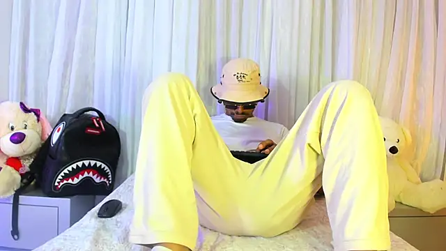 Rpoolrboy online show from April 2026 04:17:01 AM