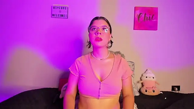 ViolettM online show from March 2026 04:05:02 AM