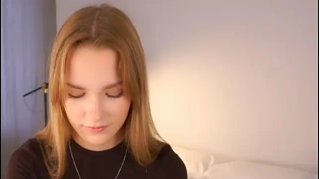 HellenSpelly online show from March 2026 10:12:01 PM