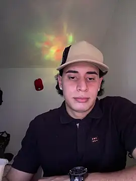 Maximuz1920 online show from May 2026 04:02:02 PM