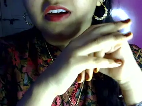 Snapshot of Cute_Aliyaa chatting on July 2026 01:07:02 PM Cute Aliyaa online show from July 2026 01:07:02 PM