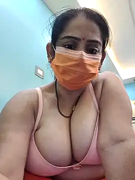 diyam4002 online show from February 2026 07:34:02 PM