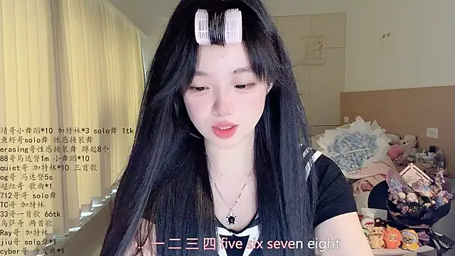 LovelyXiaoYi online show from April 2026 01:56:02 AM