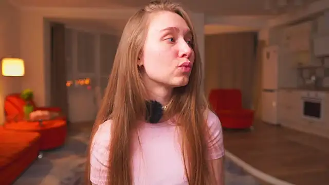 SharaNewbern online show from March 2026 04:07:01 PM