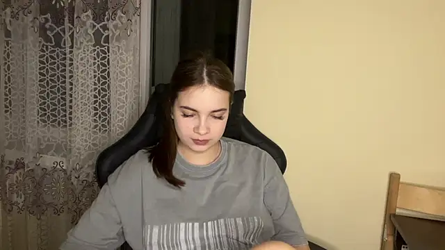 Snapshot of SoftIris_ chatting on February 2026 05:28:02 PM SoftIris online show from February 2026 05:28:02 PM