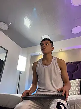 Dominik Souza online show from April 2026 08:06:02 PM