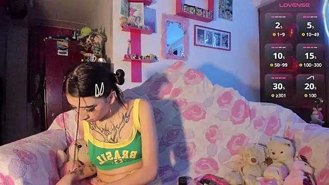 Snapshot of Rebecahart chatting on February 2026 04:20:01 AM Rebecahart online show from February 2026 04:20:01 AM