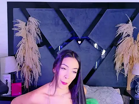 KylieWhitee online show from April 2026 02:42:01 PM