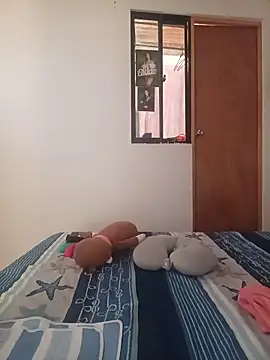 Snapshot of luna_pinky chatting on May 2026 04:01:02 PM luna pinky online show from May 2026 04:01:02 PM