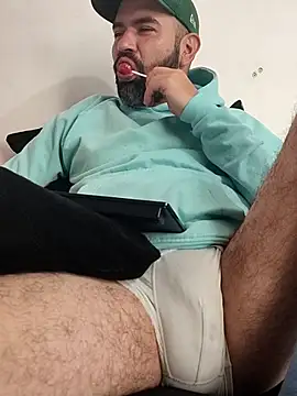 hairyandbigmann online show from April 2026 07:34:02 PM