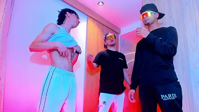 Snapshot of TheBatMansion chatting on February 2026 06:22:01 AM TheBatMansion online show from February 2026 06:22:01 AM