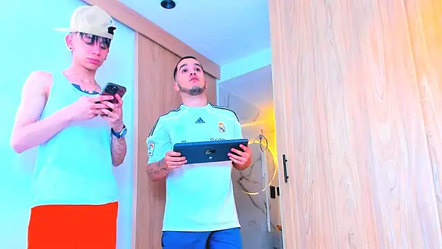 Snapshot of TheBatMansion chatting on February 2026 06:22:02 PM TheBatMansion online show from February 2026 06:22:02 PM