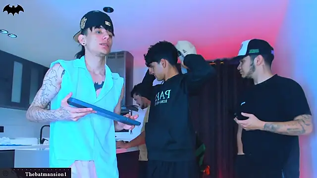 Snapshot of TheBatMansion chatting on February 2026 01:25:02 AM TheBatMansion online show from February 2026 01:25:02 AM