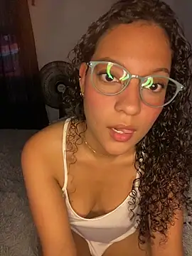 CristalXO online show from April 2026 04:04:02 PM