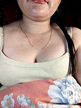 Snapshot of Reina_Fcup01 chatting on February 2026 02:20:02 PM Reina Fcup01 online show from February 2026 02:20:02 PM