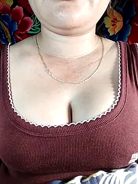 Snapshot of Reina_Fcup01 chatting on February 2026 07:49:01 AM Reina Fcup01 online show from February 2026 07:49:01 AM