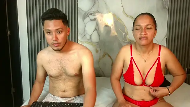 Snapshot of LunandCarlos chatting on February 2026 02:28:01 PM LunandCarlos online show from February 2026 02:28:01 PM