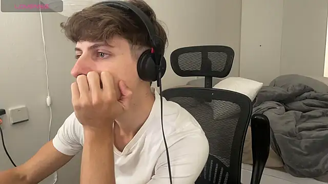 vitoraugustoxxx online show from February 2026 02:43:02 PM