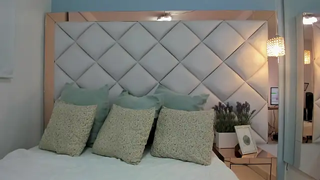 Snapshot of crystalstonee chatting on May 2026 11:12:01 PM crystalstonee online show from May 2026 11:12:01 PM