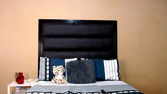 AppleAsss online show from February 2026 01:01:02 PM