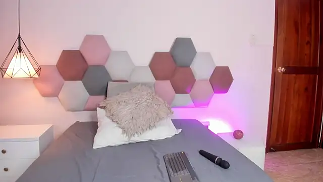 AnnaBroooks online show from March 2026 12:01:02 AM