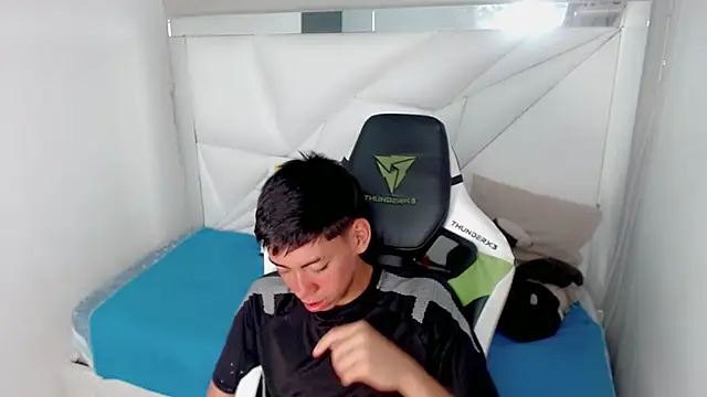 Liarr  online show from February 2026 07:51:01 PM