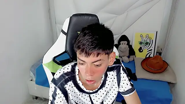 Liarr  online show from February 2026 08:36:01 PM