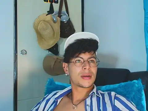 Snapshot of ThiiagoSaeenz chatting on June 2026 12:32:02 AM ThiiagoSaeenz online show from June 2026 12:32:02 AM