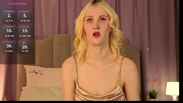 CrystalLili online show from March 2026 07:23:01 AM