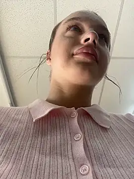 MiaTee online show from April 2026 02:05:01 AM