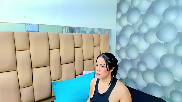 melany roberts  online show from July 2026 03:42:01 AM