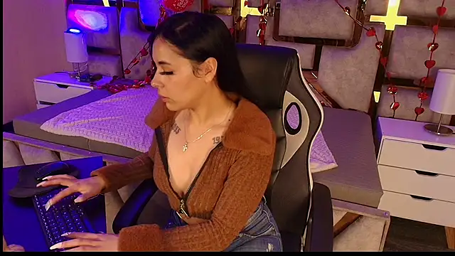 Snapshot of cristal__violetaa chatting on February 2026 04:24:01 AM cristal violetaa online show from February 2026 04:24:01 AM