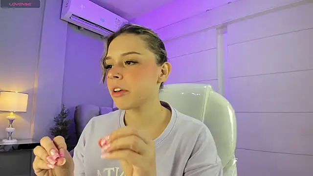 Snapshot of THALIA_13 chatting on February 2025 04:21:01 AM THALIA 13 online show from February 2025 04:21:01 AM