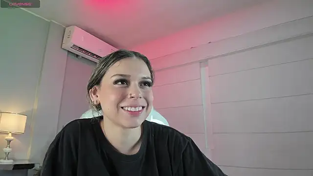 Snapshot of THALIA_13 chatting on February 2025 04:15:01 AM THALIA 13 online show from February 2025 04:15:01 AM
