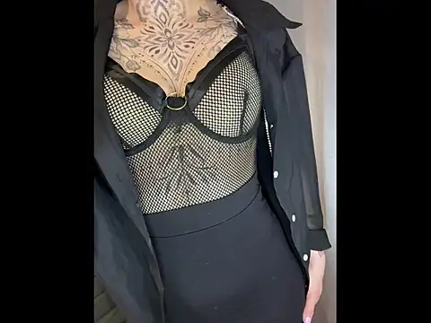 susannee online show from April 2026 11:02:02 PM